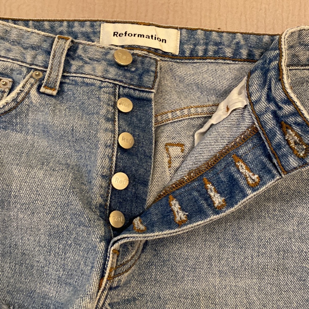Reformation Light Blue Frayed Hem Jean Shorts. Size 26 - Picture 4 of 9